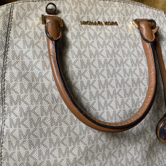 Large MK Signature Handbag - Picture 2 of 6